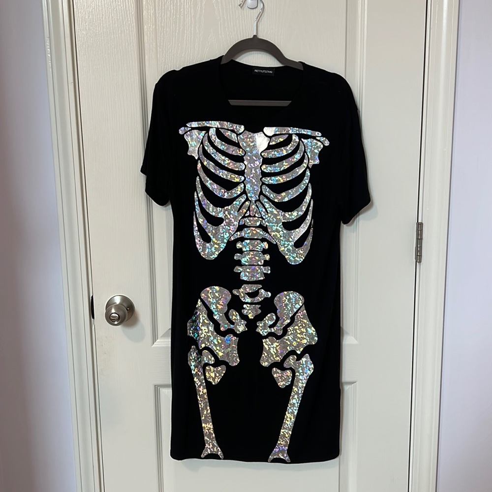 PrettyLittleThing - Holographic Skeleton Dress Halloween
